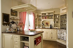 English country house style kitchen